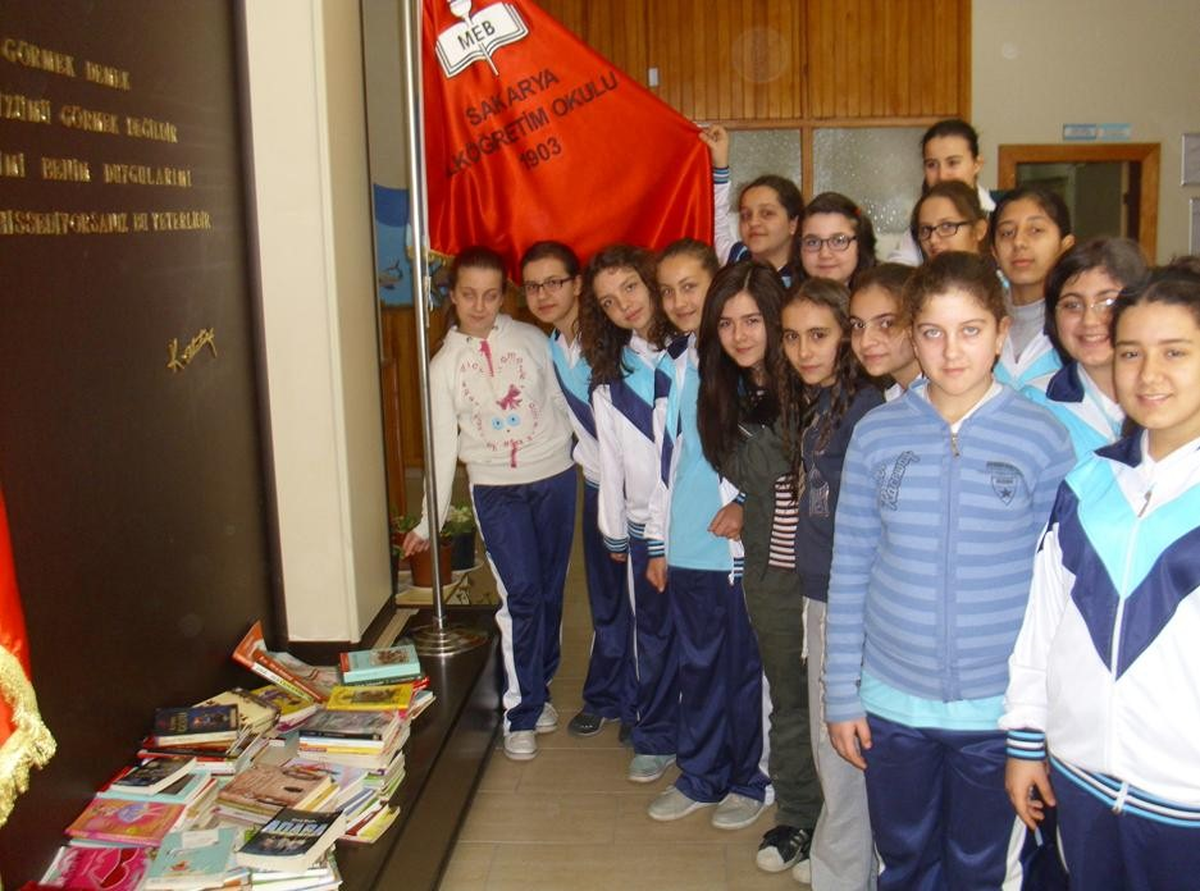 Biga'dan Şavşat'a Kitaplarla Sevgi Köprüsü Kurdular