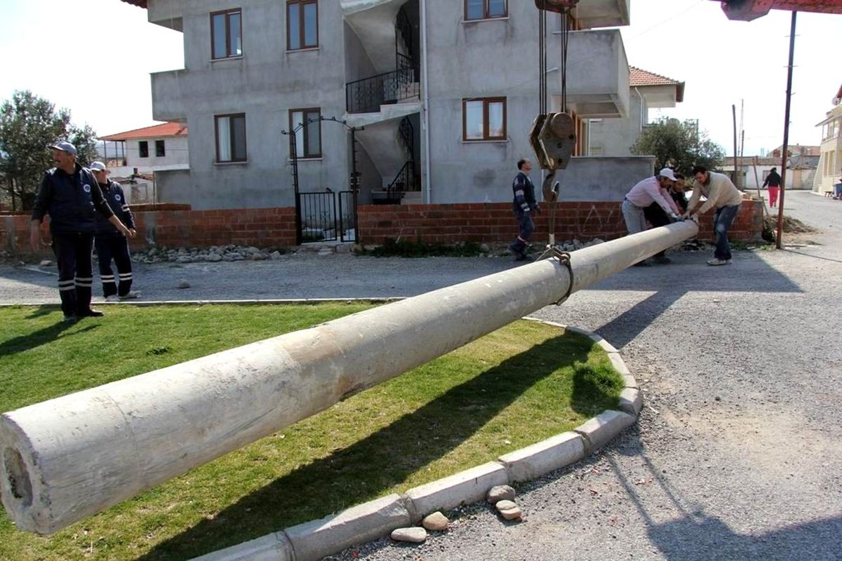 Burhaniye\'de Tehlike Saçan Elektrik Şebekesi Yenilendi