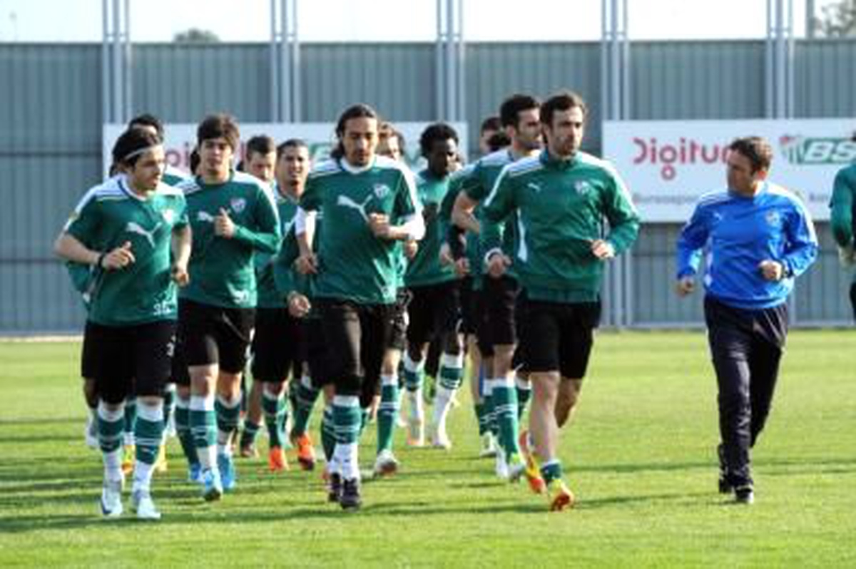 Bursaspor\'da Fenerbahçe Maçı Hazırlıkları Sürüyor