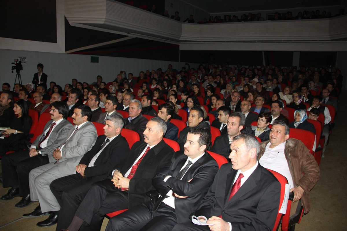 Cemal Safi'den Eğitimcilere Şiir Ziyafeti