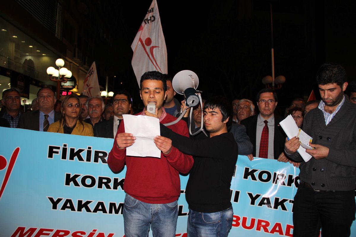 CHP\'li Gençlerden "Zaman Aşımı" Protestosu