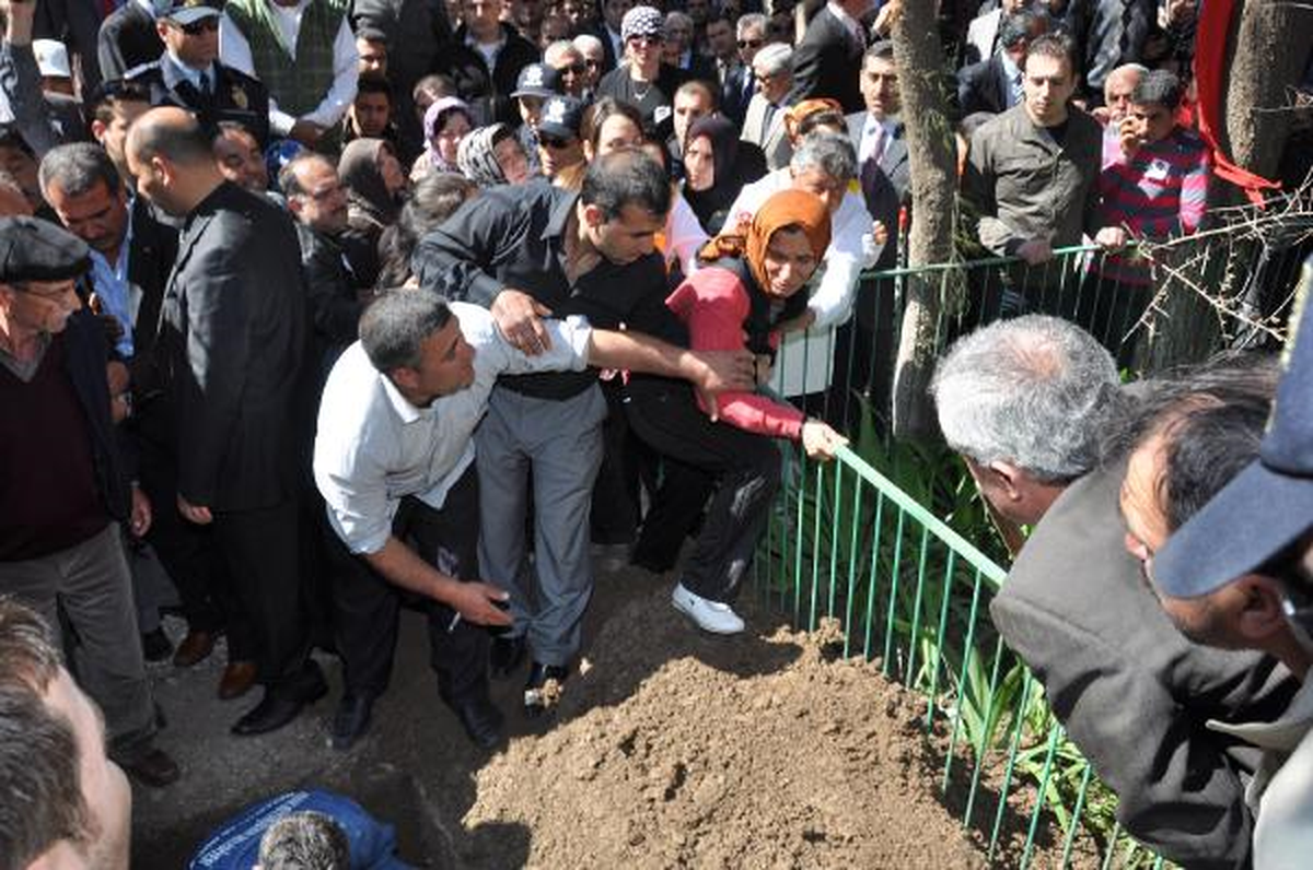 Şehit Polis Gözyaşlarıyla Uğurlandı