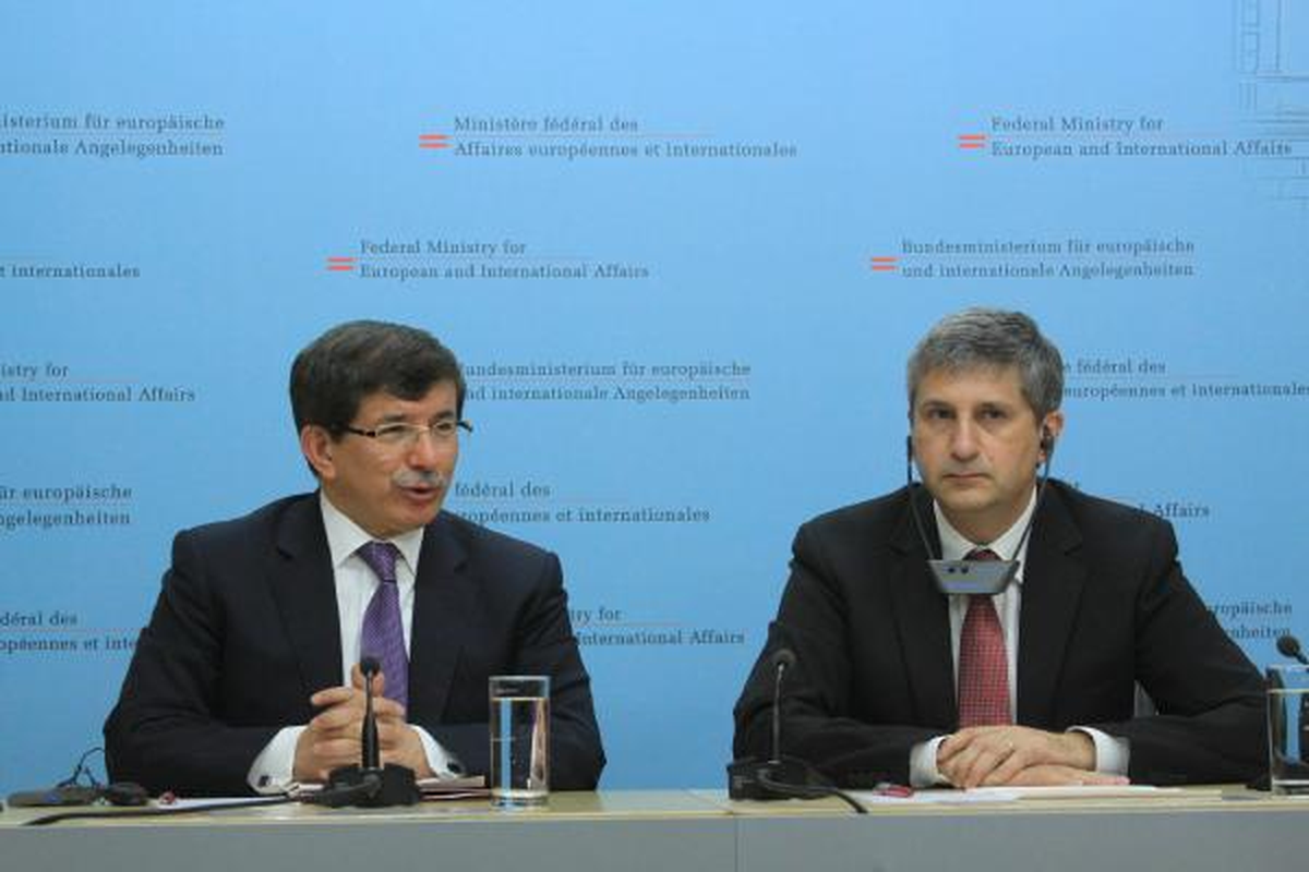 Davutoğlu, Avusturya\'dan Türk İşadamlarına Vizenin Kaldırılmasını İstedi