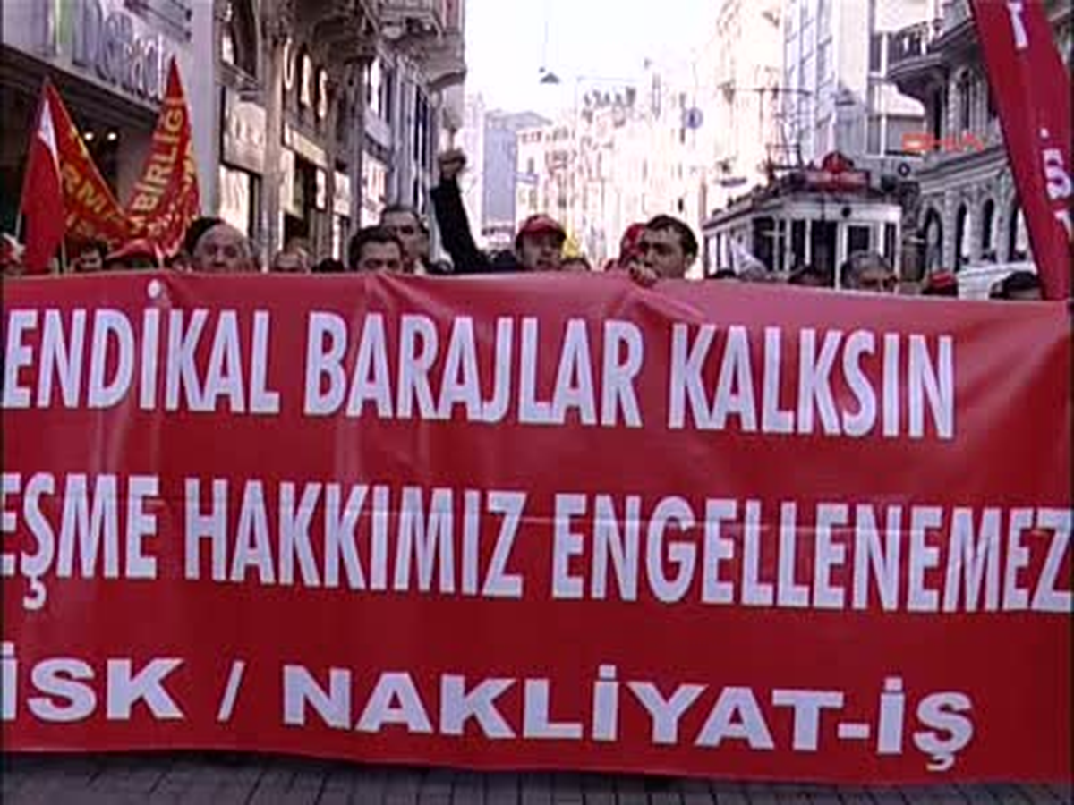 Disk\'ten İstiklal Caddesi\'nde Protesto Yürüyüşü
