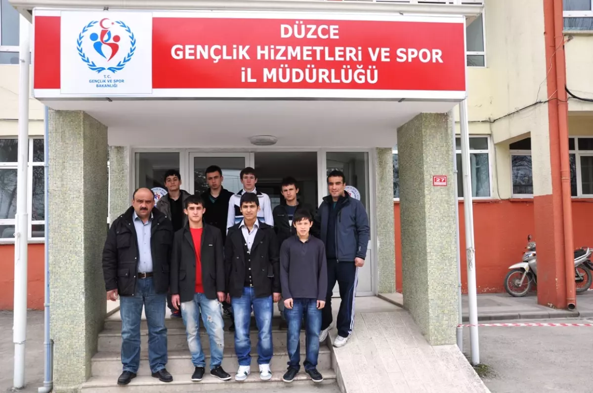 Düzce Güreş Takımı Madalyaya Gitti