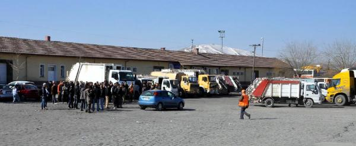 Elazığ\'da Temizlik İşçilerinin Ücret Eylemi