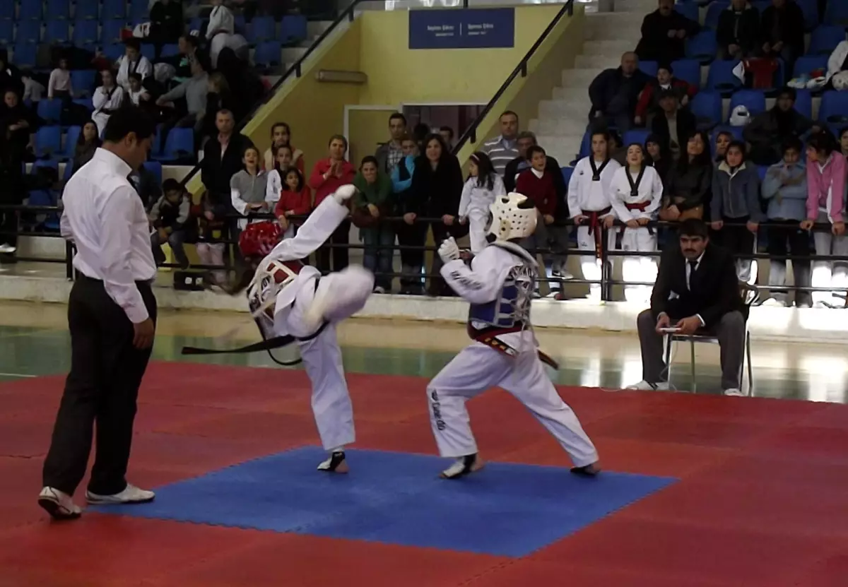 Eşmeli Sporcular Gaziemir\'de 5 Madalya Kazandı