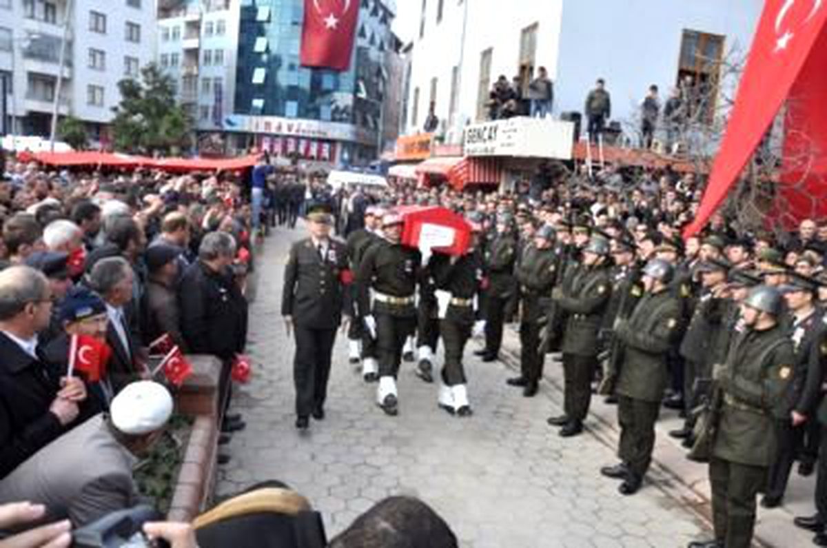 Şehit Binbaşı Gözyaşları Arasında Toprağa Verildi