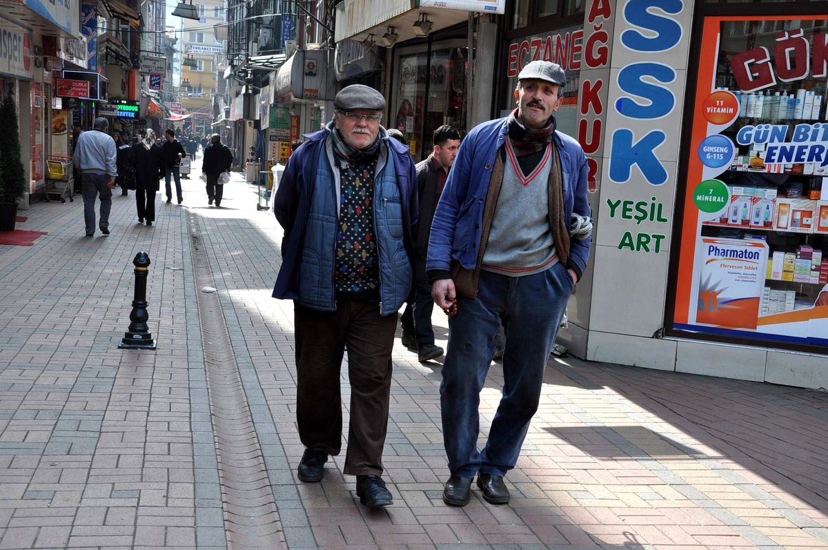 Geçimlerini Hamallık Yaparak Sağlıyorlar