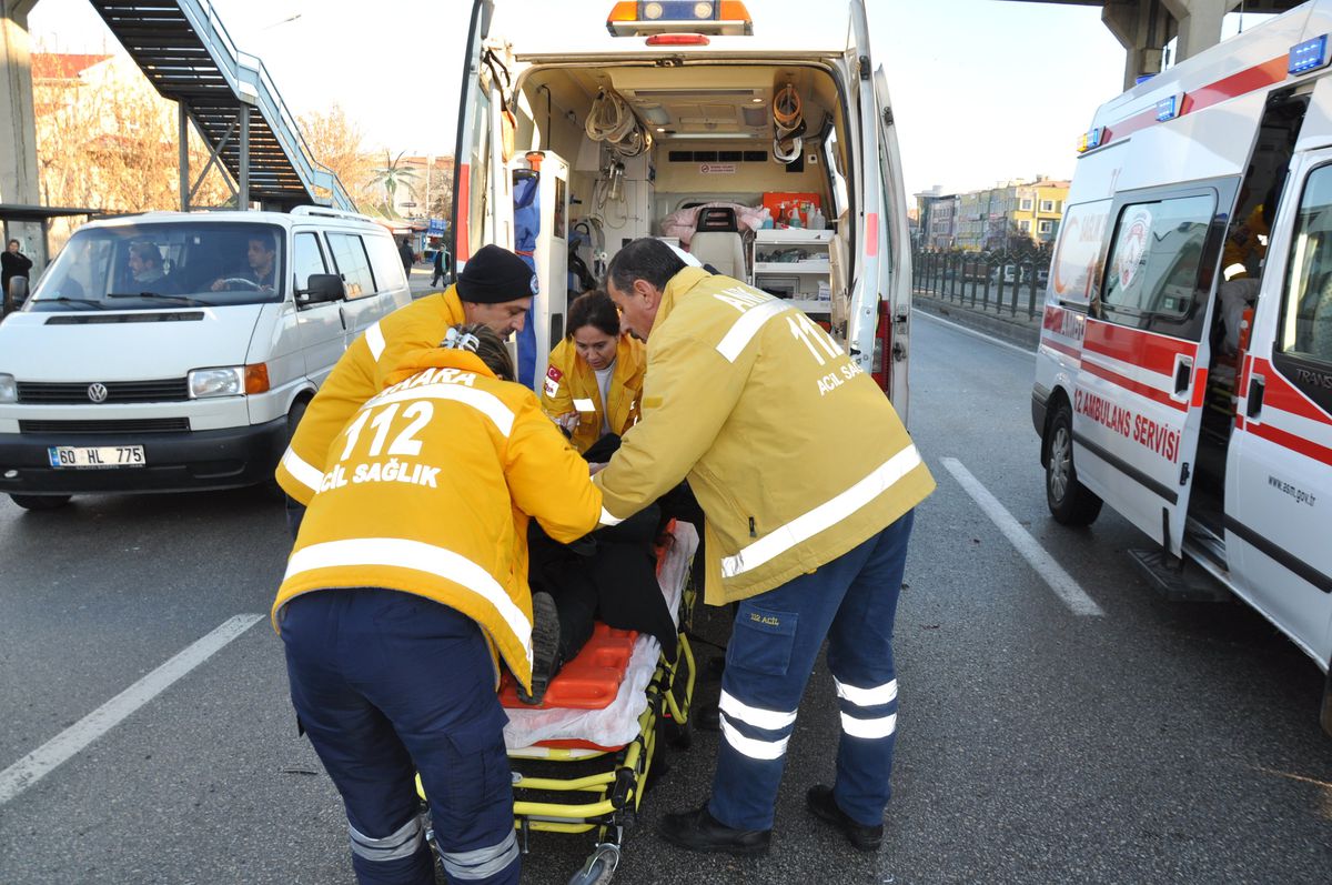 Gölbaşı\'nda Trafik Kazaları: 5 Yaralı