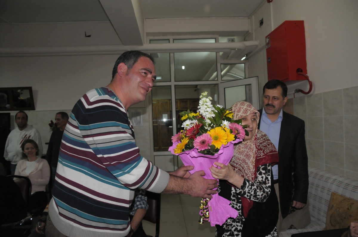 Huzurevi\'nde Yaşlılar Haftası Kutlaması