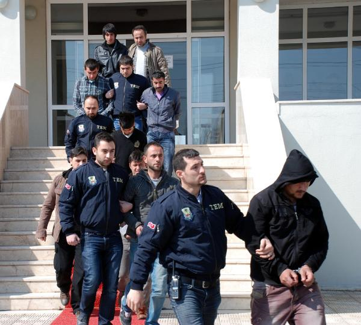 Iğdır\'da Polisi Taşlayan 8 Kişi Adliyeye Sevk Edildi