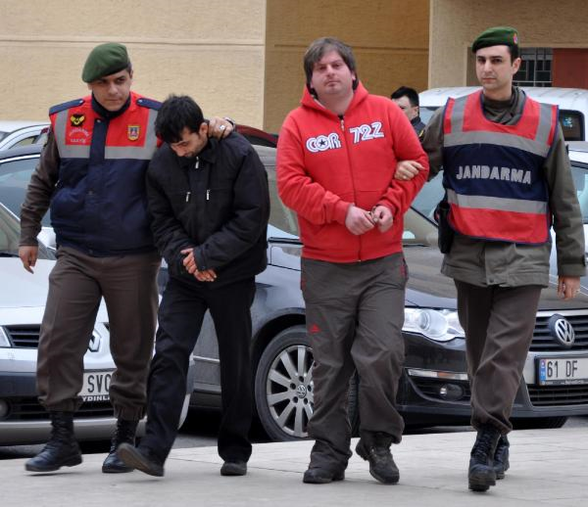 İnek Yüklü Kamyonet Güvenlik Kamerasına Takıldı, Hırsızlar Yakalandı