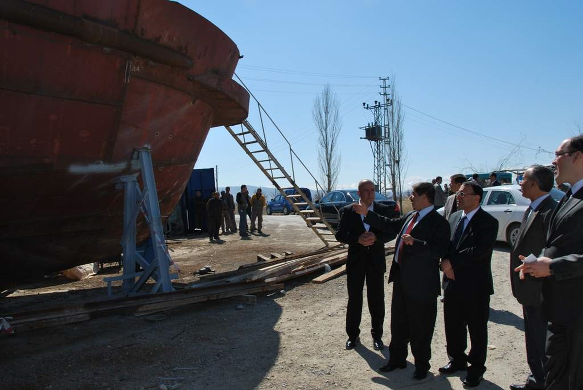 Karakaya Baraj Gölü'ne 150 Kişilik Gezinti Gemisi