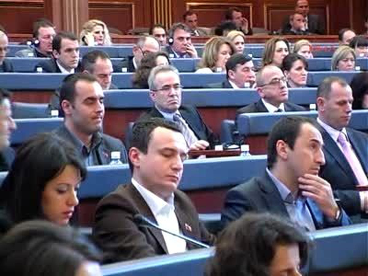 Kosova\'da Sırpça Yayın Yapacak Olan Devlet Kanalı İçin İlgili Yasa Meclis Komisyonundan Geçti