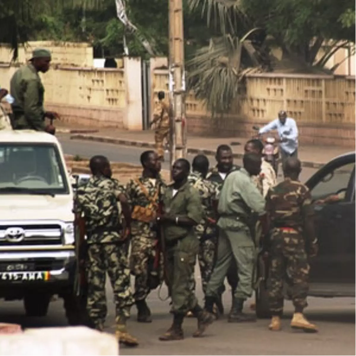 Mali\'de Asker Yönetime El Koydu