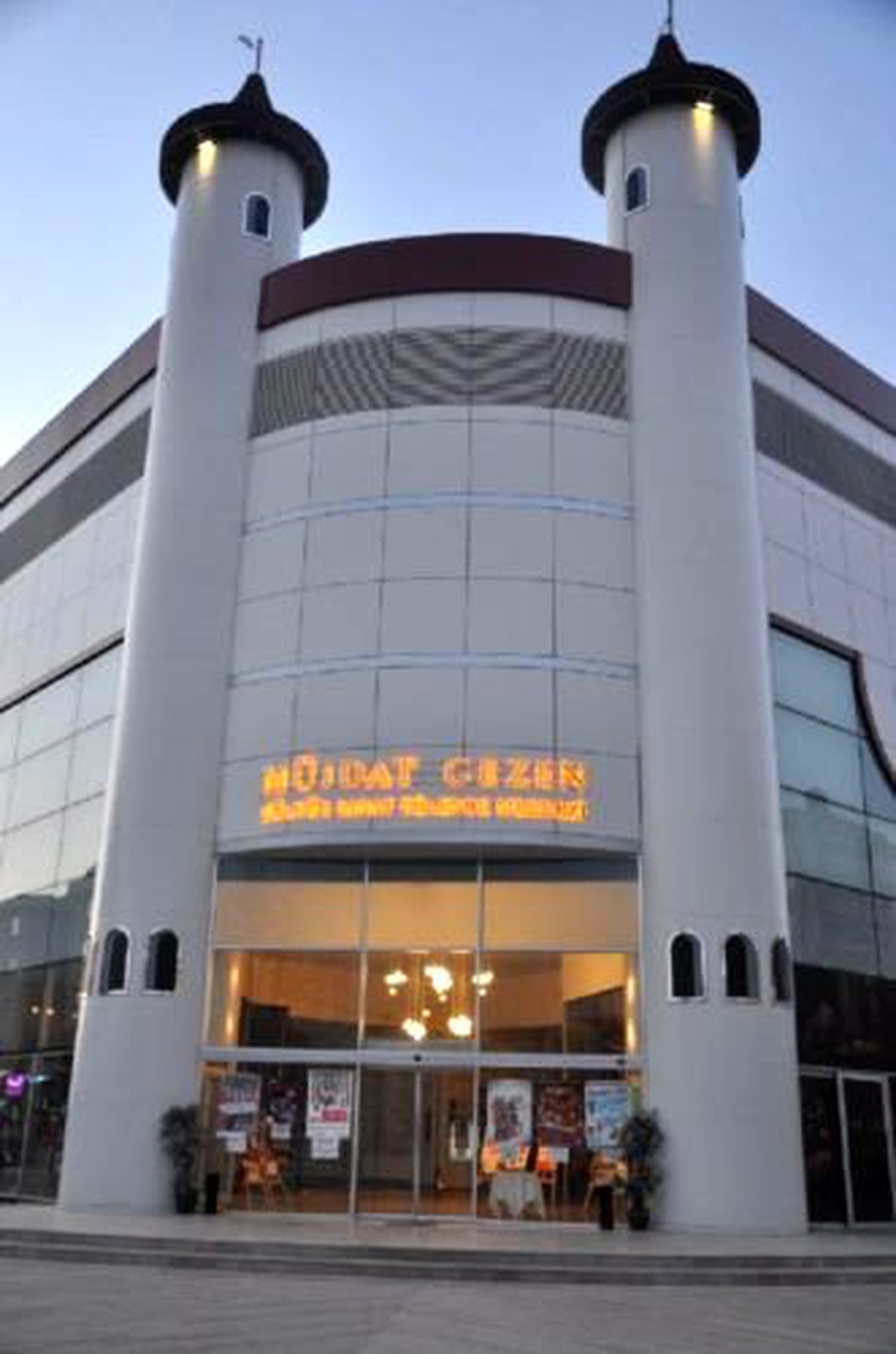 Müjdat Gezen Kültür ve Sanat Merkezi İcradan Kurtuldu