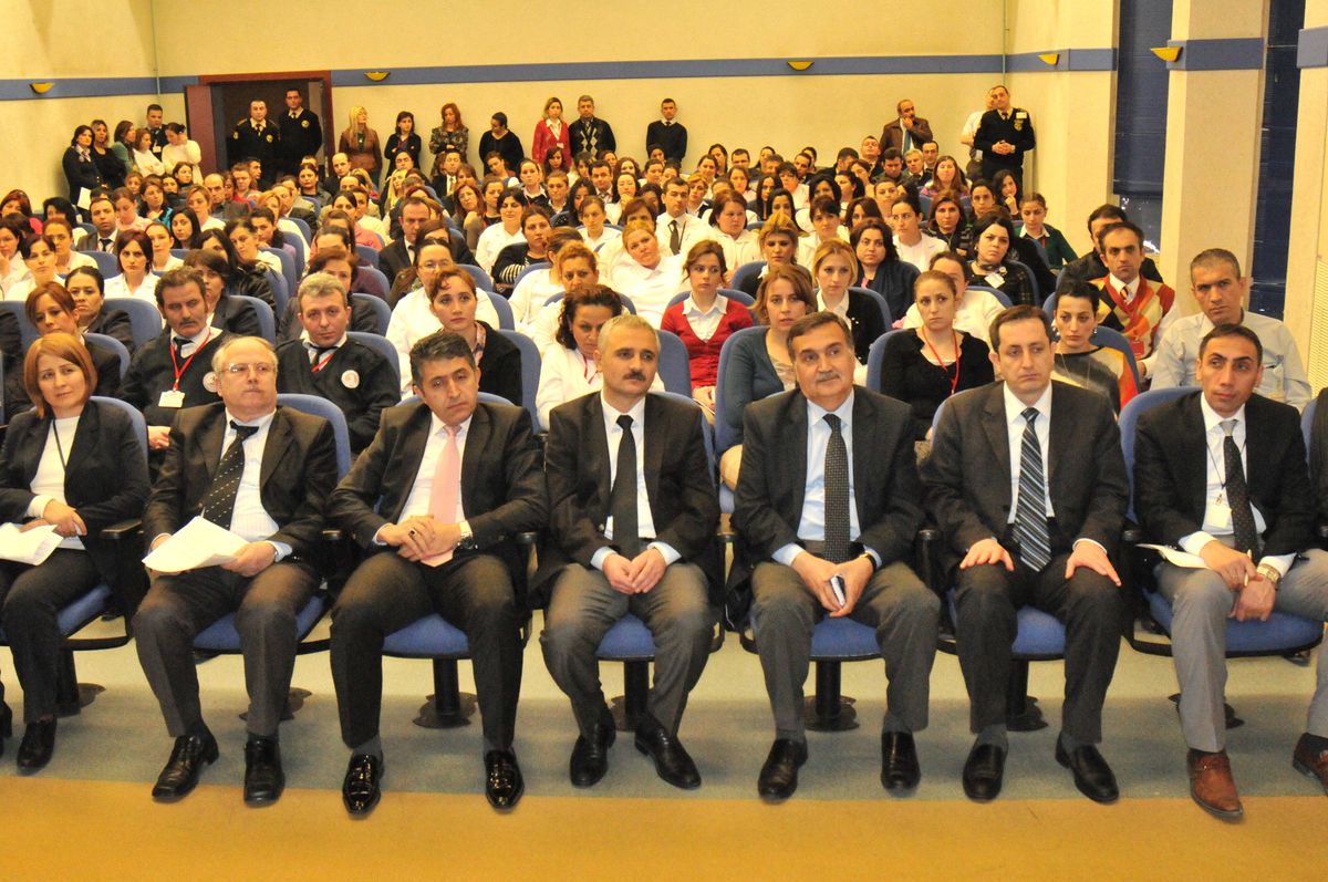 Omü Tıp Fakültesi\'nde Hasta Hakları Eğitimi