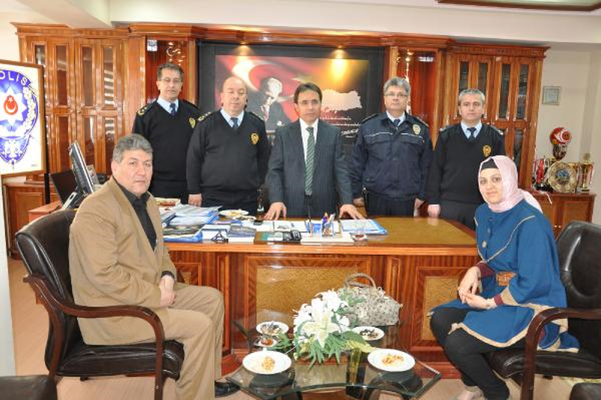 Şehit Polisin \'Şehitlik Belgesi\' Eşine Verildi
