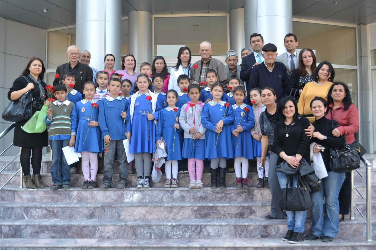 Somalı Minikler, Yaşlıları Ziyaret Etti
