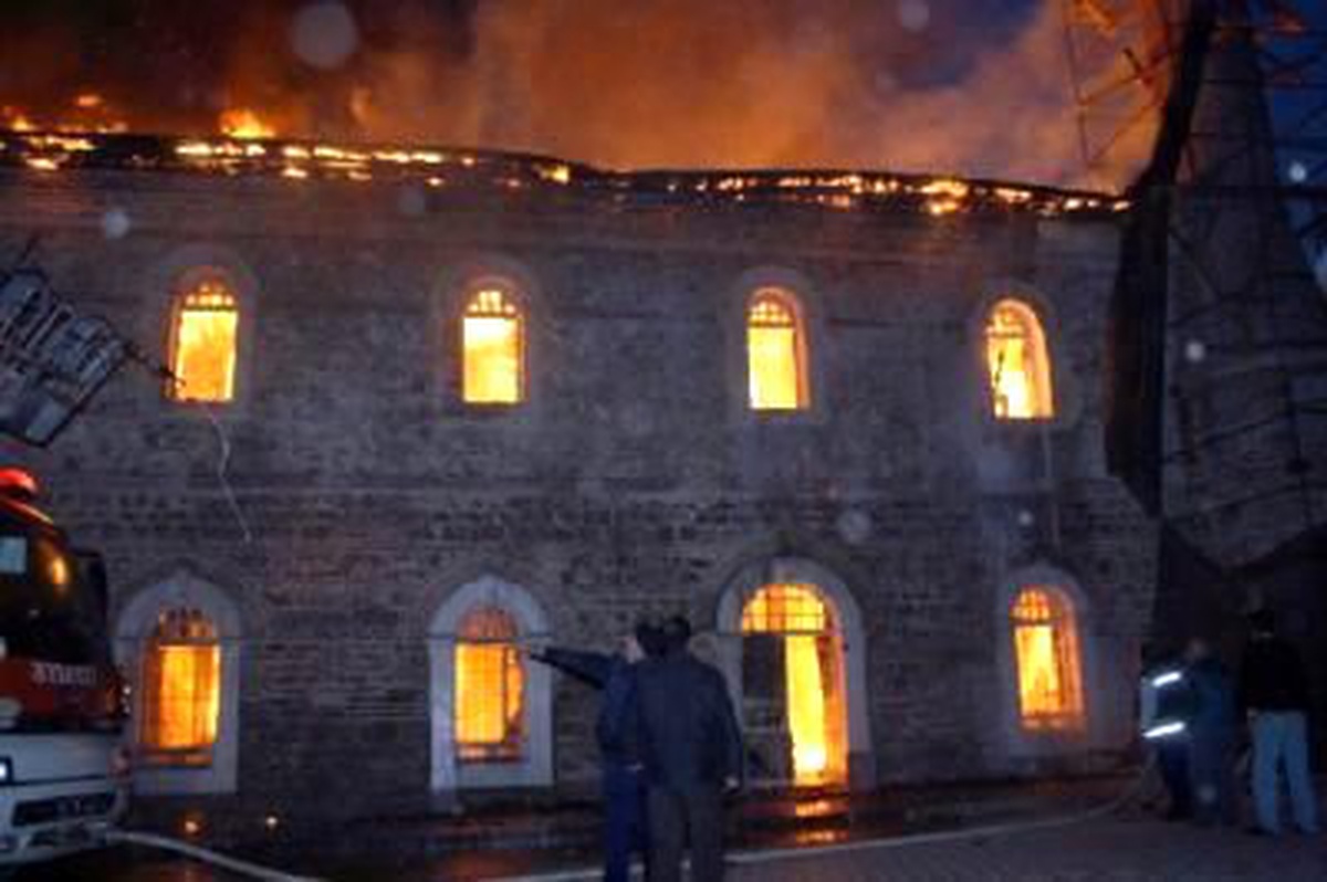 Tarihi Ulu Cami Küle Döndü