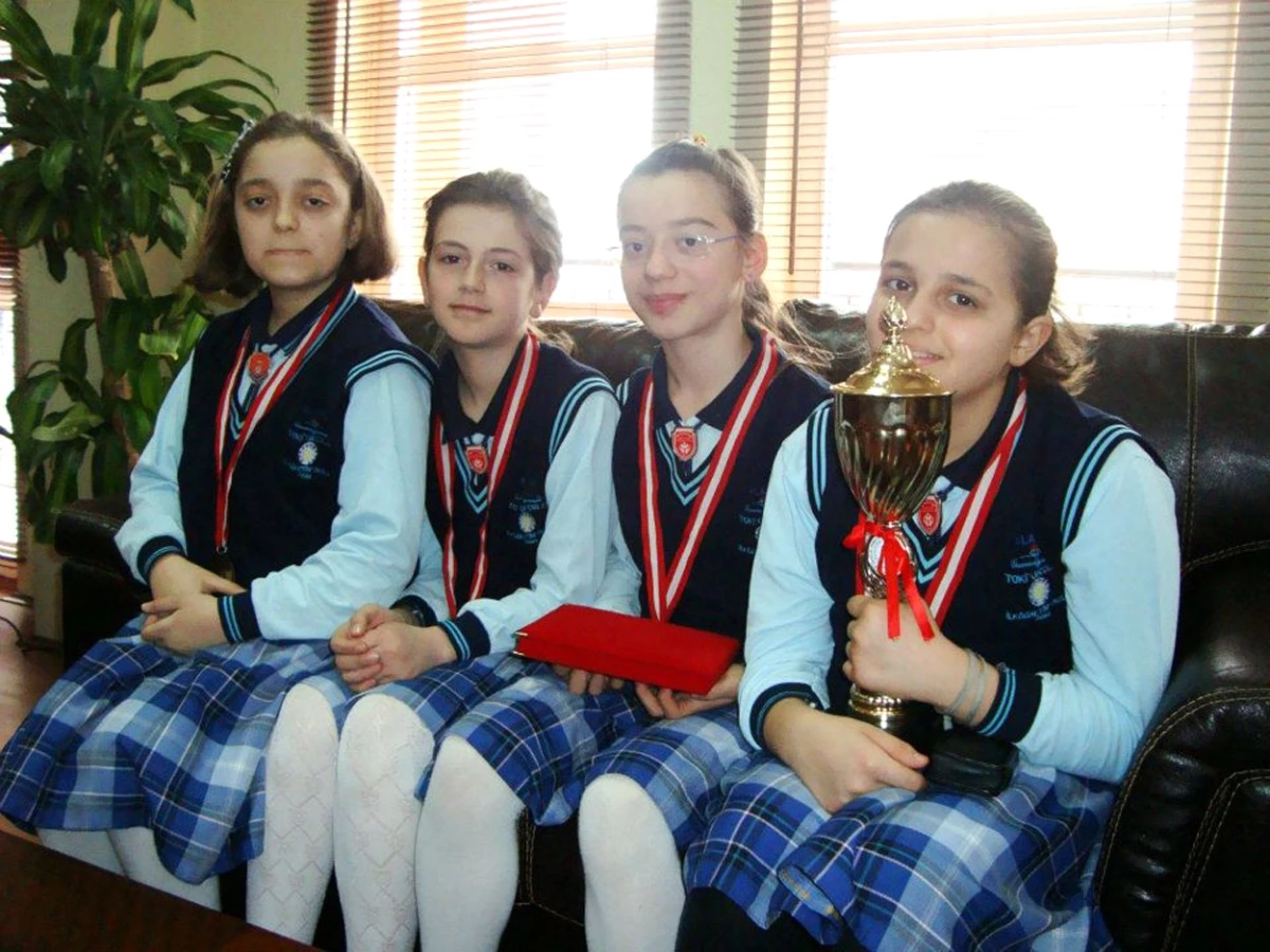 TOKİ İlköğretim Okulu Masa Tenisi Takımından Kaymakam Malğaç\'a Ziyaret