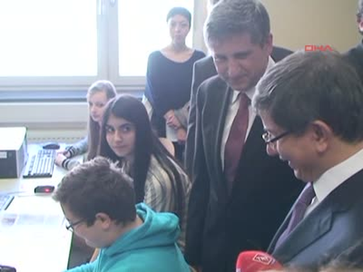 Türk Öğrencinin Sözleri Davutoğlu\'nu Şaşırttı...