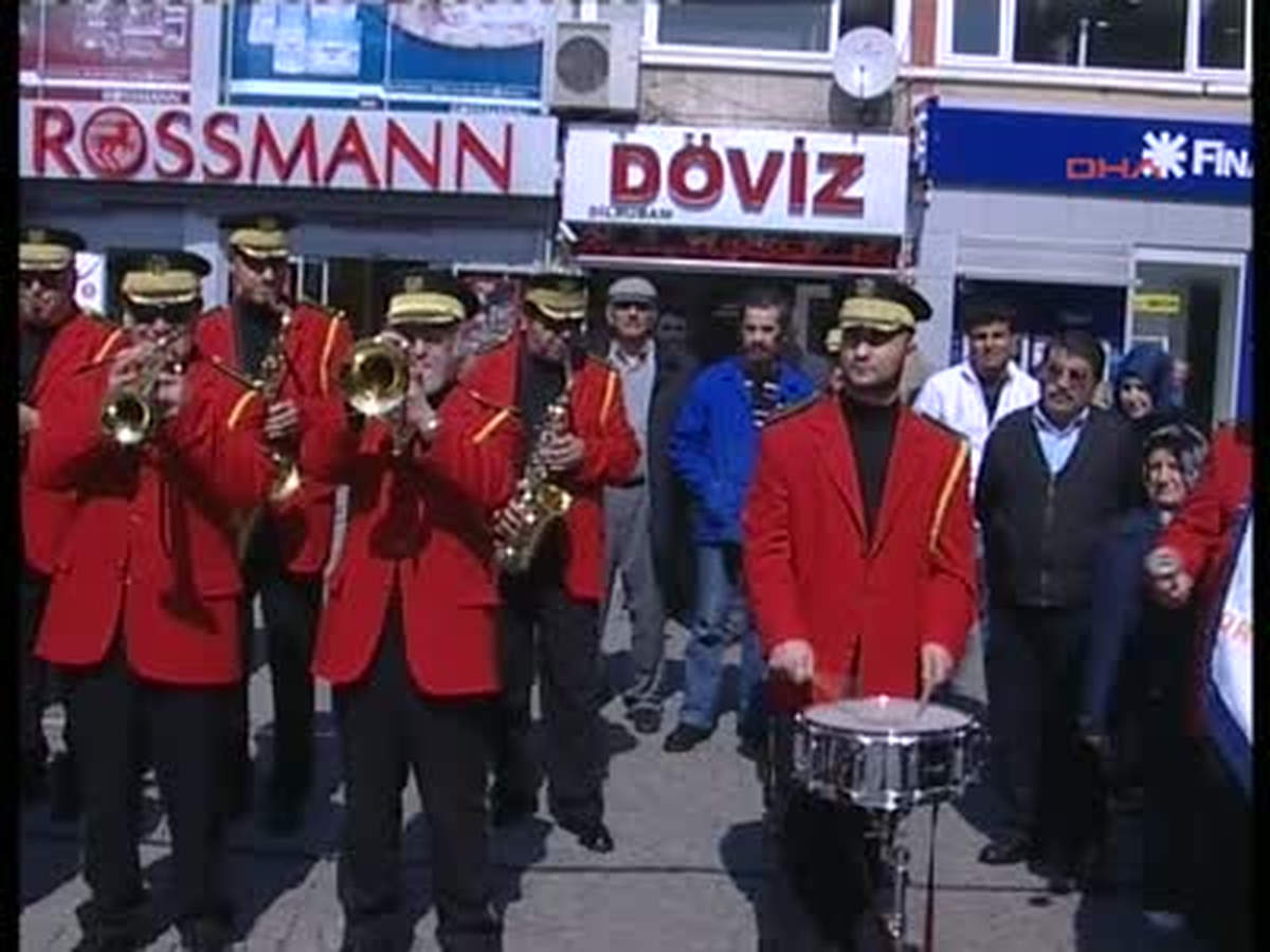 Üsküdarlılara 5 Bin Erguvan Fidanı