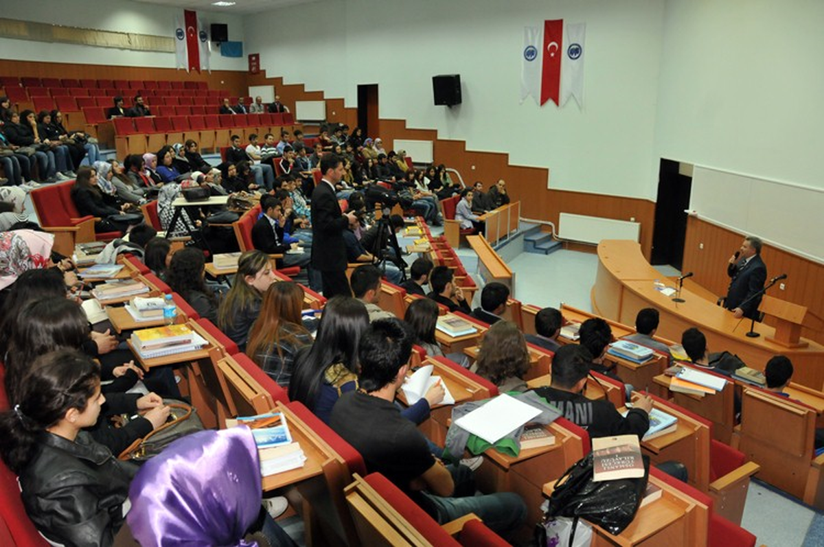 Vali Kahraman, Üniversite Öğrencileriyle Biraraya Geldi