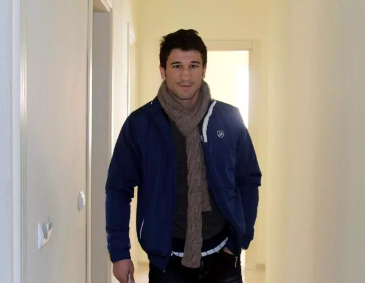 Vali, Milli Boksöre Verdiği Ev Sözünü Tuttu