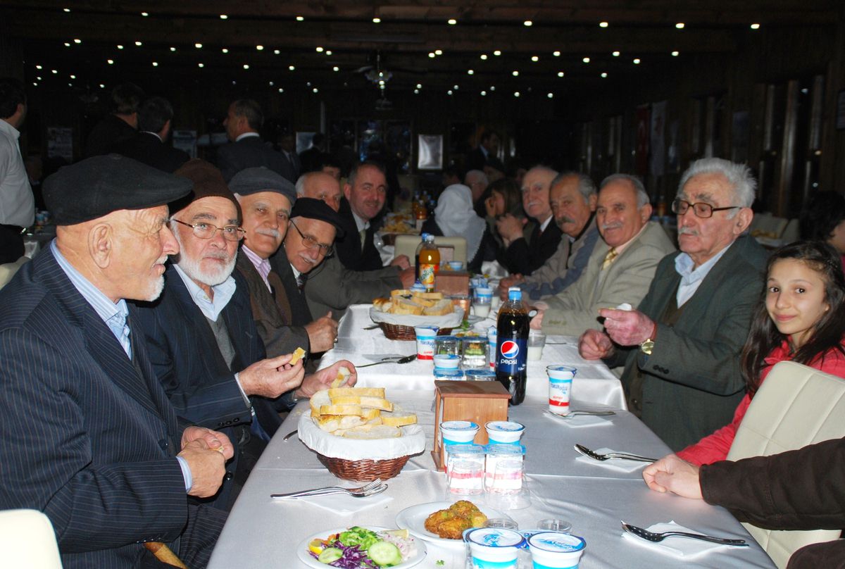 Yaşlılar Yemekte Ağırlandı