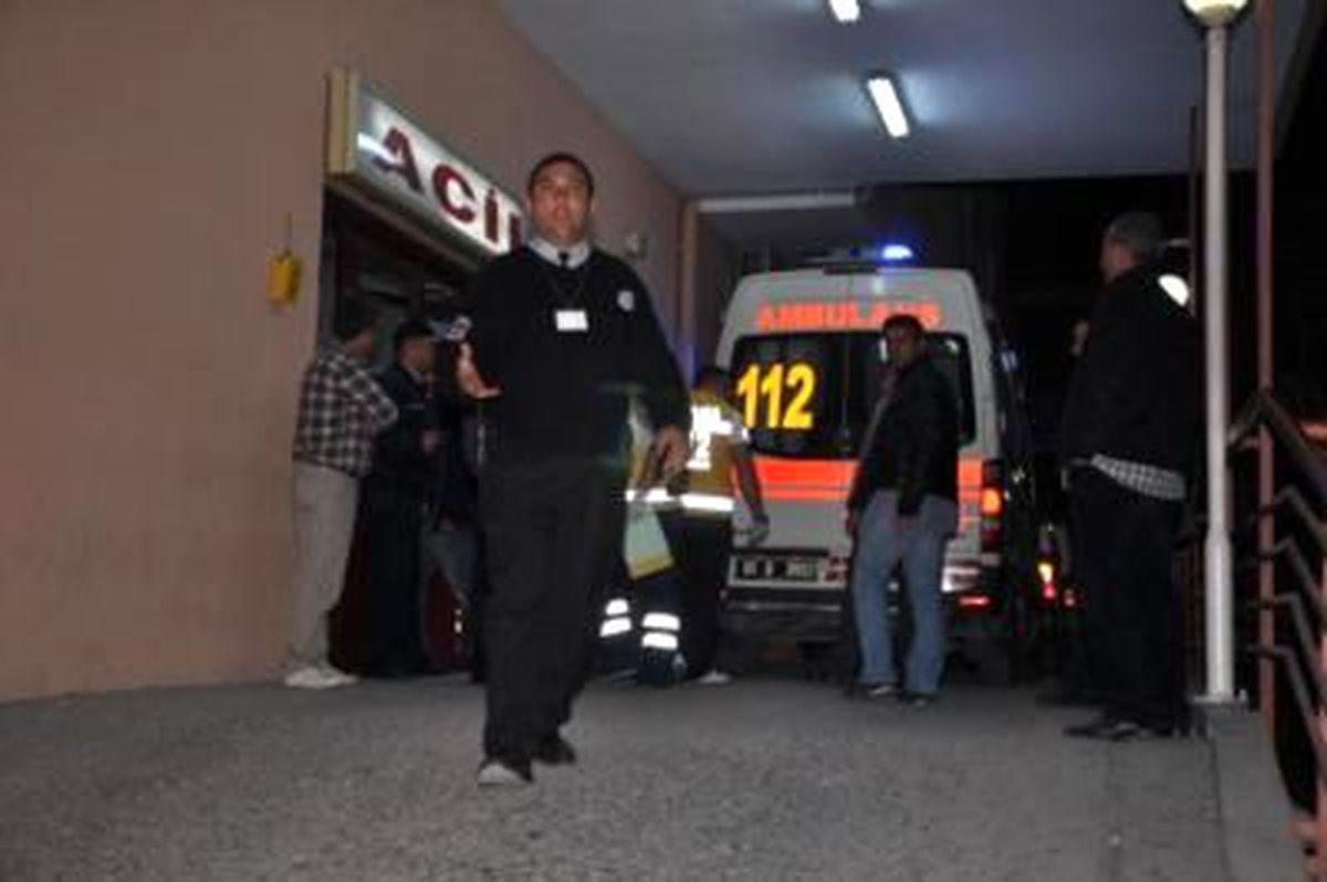 Adana\'da Silahlı Çatışma: 3 Polis Yaralı