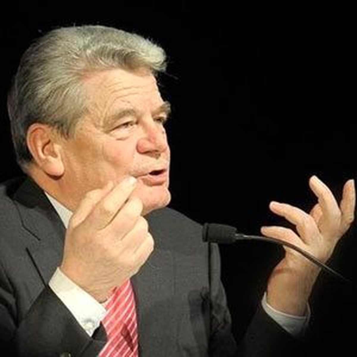 Almanya'nın Yeni Cumhurbaşkanı Gauck Mecliste Yemin Etti