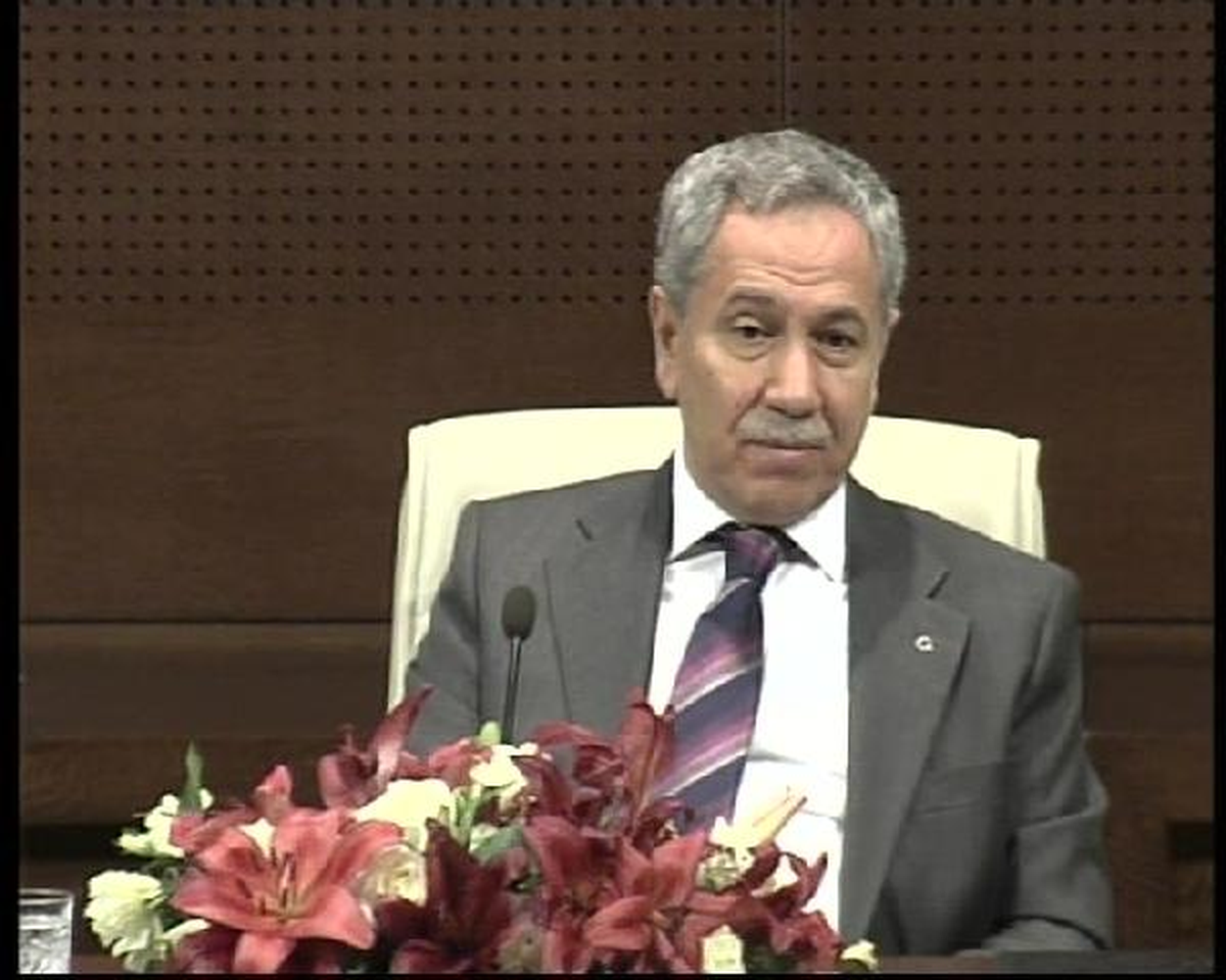 Arınç\'tan CHP\'ye \'Tandoğan\' Cevabı: Millet Size Güler