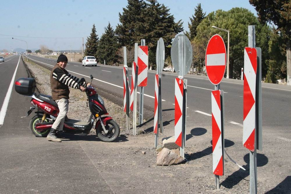 Ayvalık\'taki Yasağa Motosikletliler Uymuyor