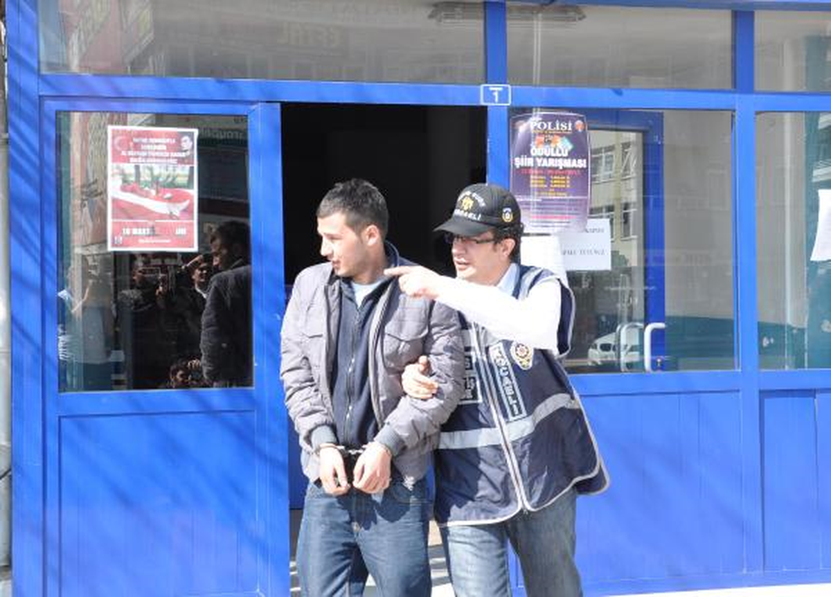 Babasına Senet İmzalatanı Vurdu, Polisin Telefonda İknası ile Teslim Oldu