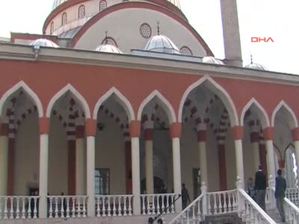 Bakan Yıldız, Feride Ana Camiinde Cuma Namazı Kıldı