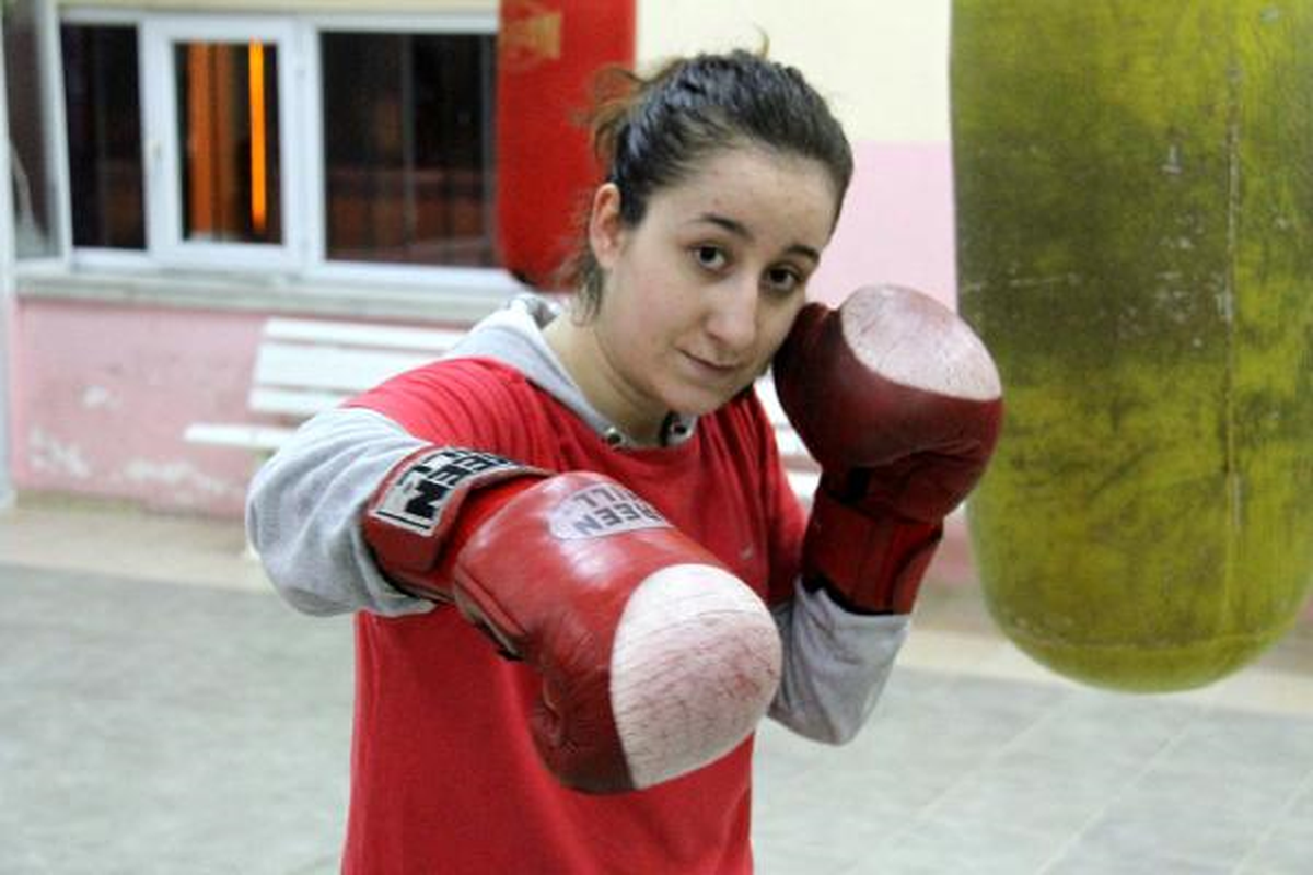 Boksör Seçil, 'Yoksulluğa Yumruk Salladı' Türkiye Şampiyonu Oldu