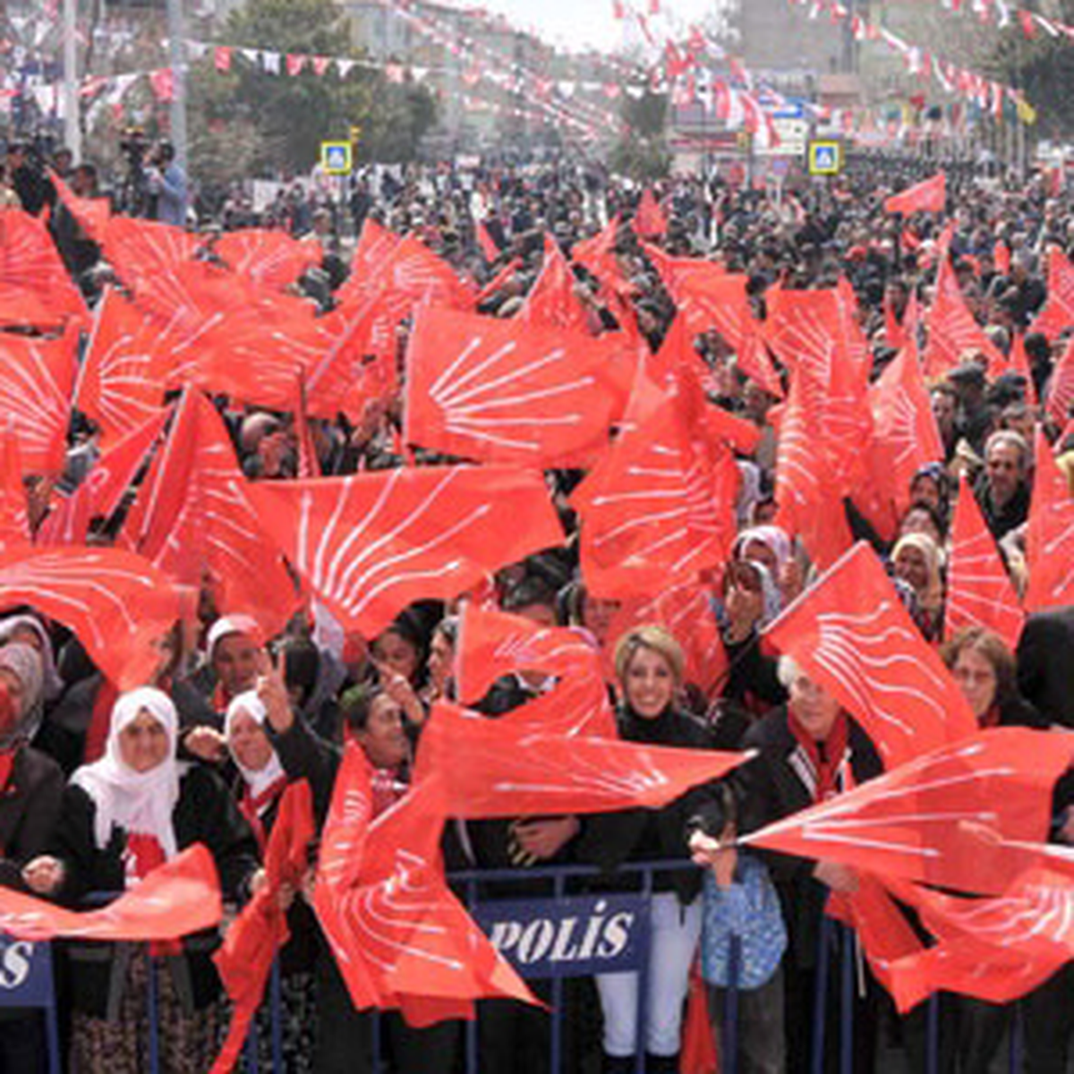 CHP Meydanlara İniyor