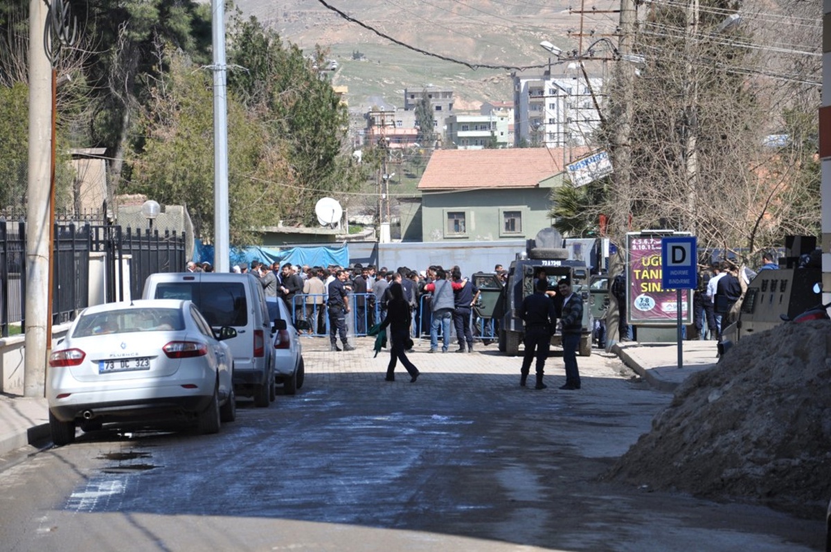 Cizre\'de Nevruz Olaylarında Gözaltına Alınan 69 Kişi Adliyeye Sevk Edildi