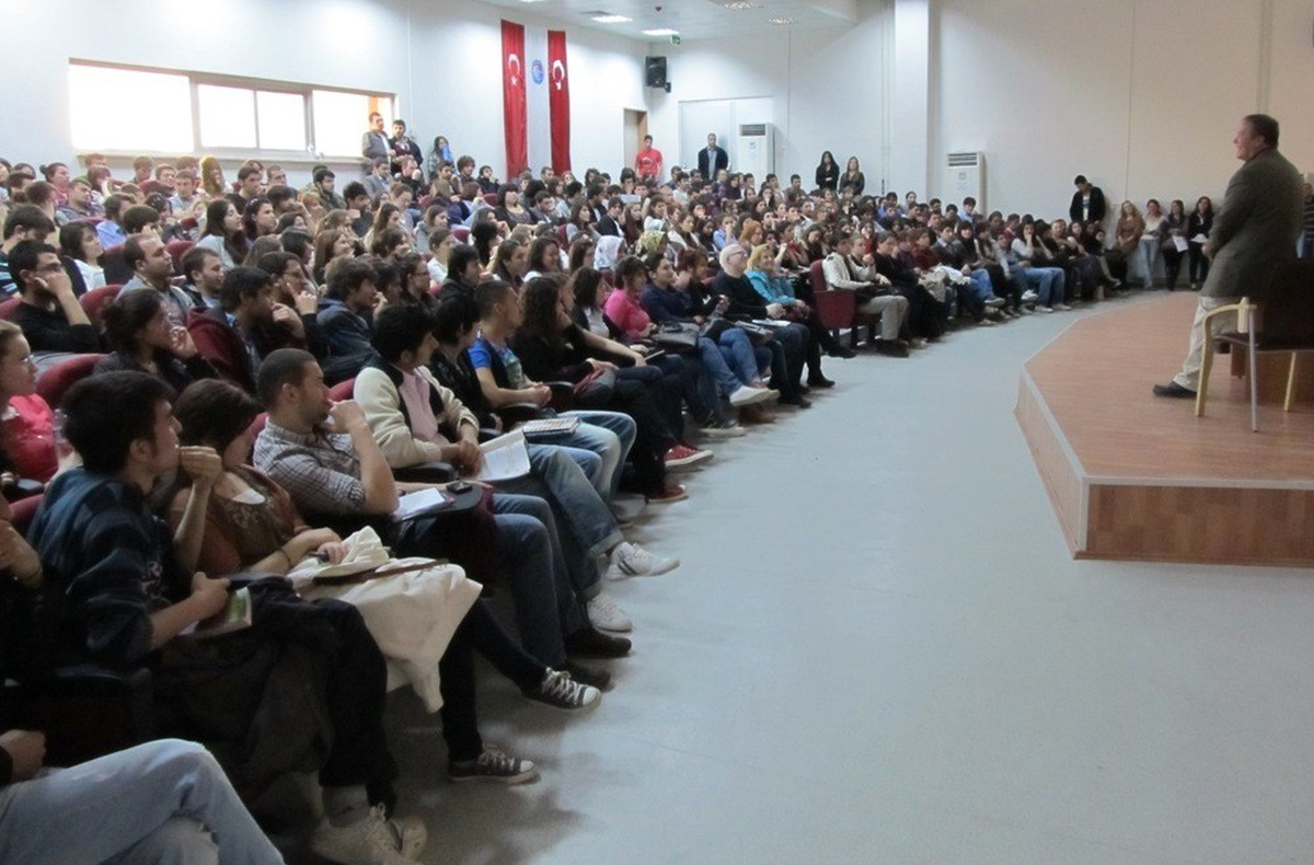 Çomü Yadyo\'da "Amerika\'da Öğrenci Olmak" Konulu Seminer Düzenlendi
