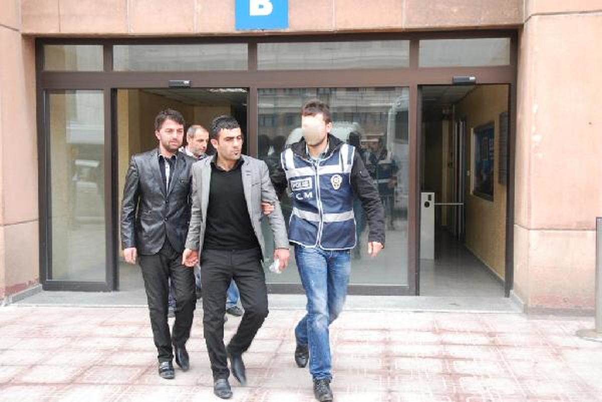 Daha Fazla Para İçin Kebapçılığı Bırakıp Uyuşturucu Kuryesi Oldular