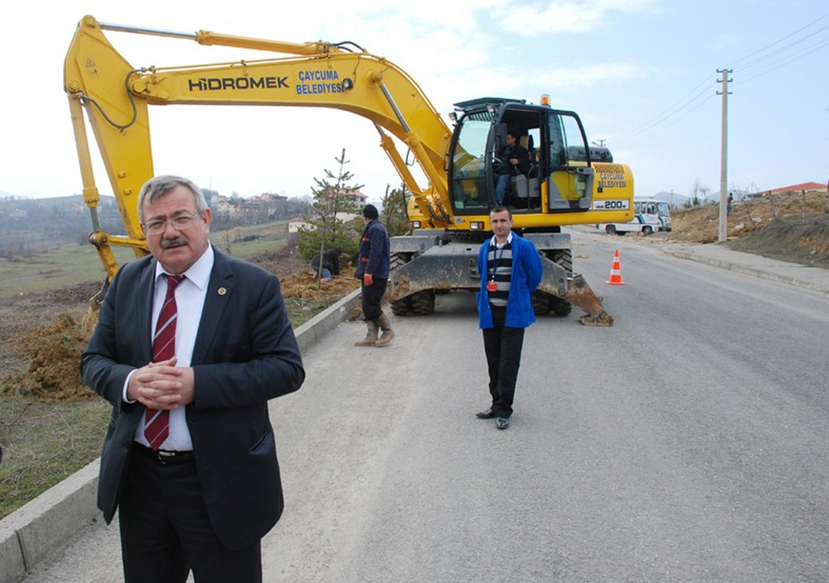 Devlet Hastanesi Ek Binasındaki Ağaçlar Alınarak Başka Yere Dikildi