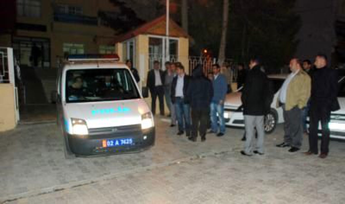 Elektriğini Kesmeye Gelen Görevlileri Darp Etti