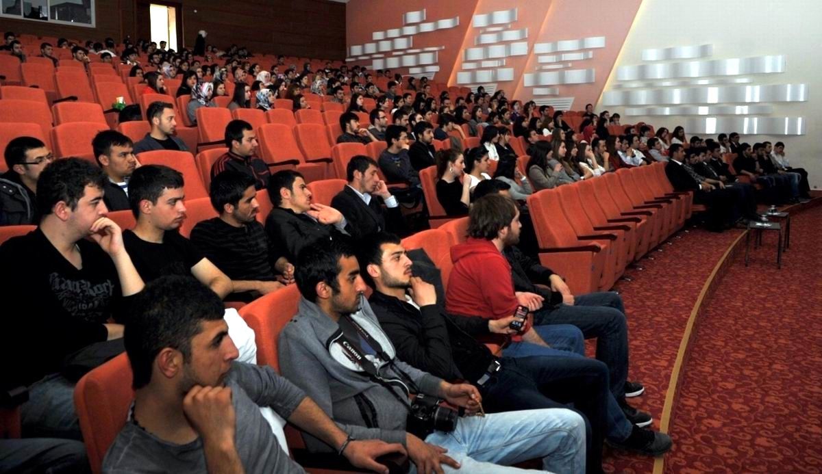 Esogü\'de Çanakkale Şehitlerini Anma Programı Düzenlendi