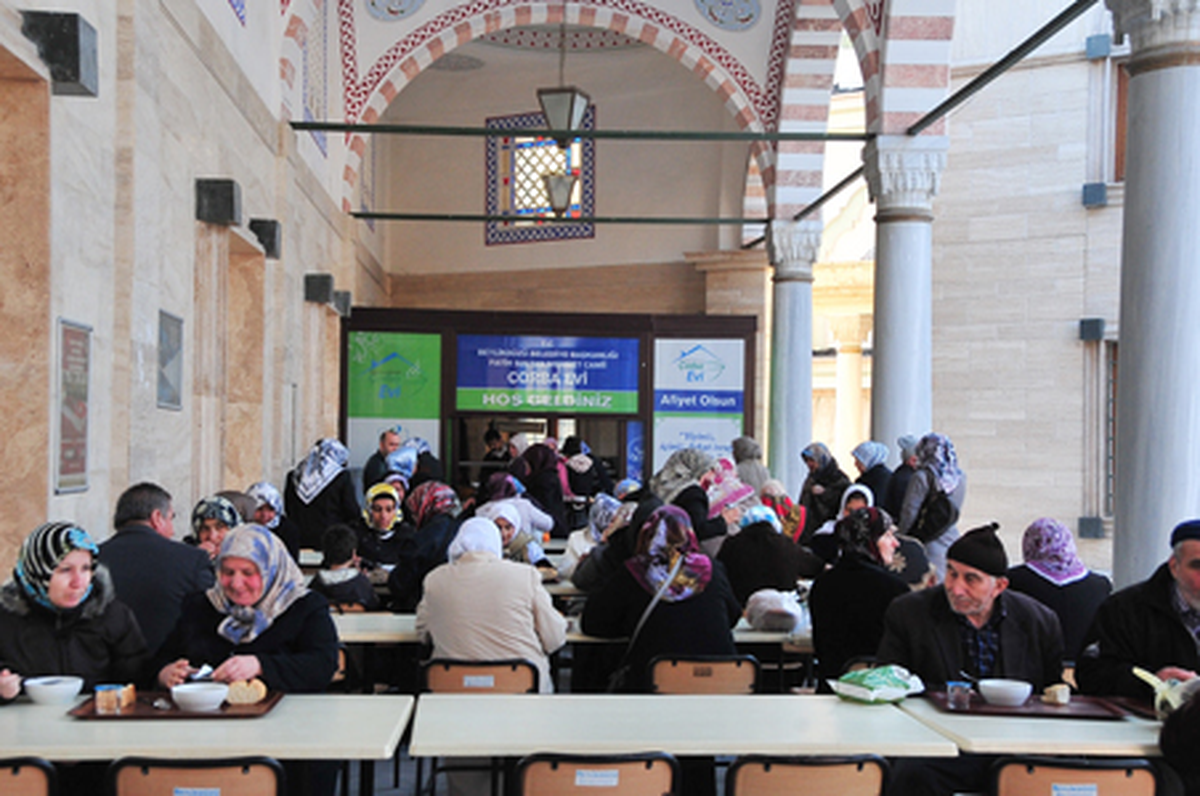 Eyüp Sultan\'a Yoğun İlgi