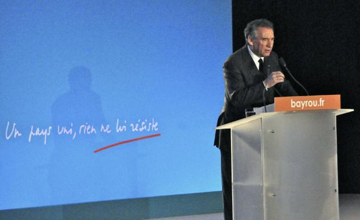 Fransa\'da Modem Partisi\'nden Türk Asıllı Seçmene Protokol Jesti