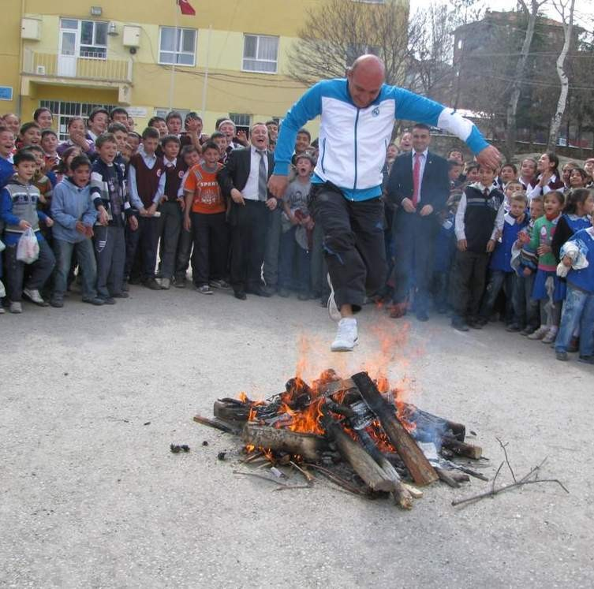 Hisarcık Cumhuriyet İlköğretim Okulu\'nda Nevruz Kutlaması