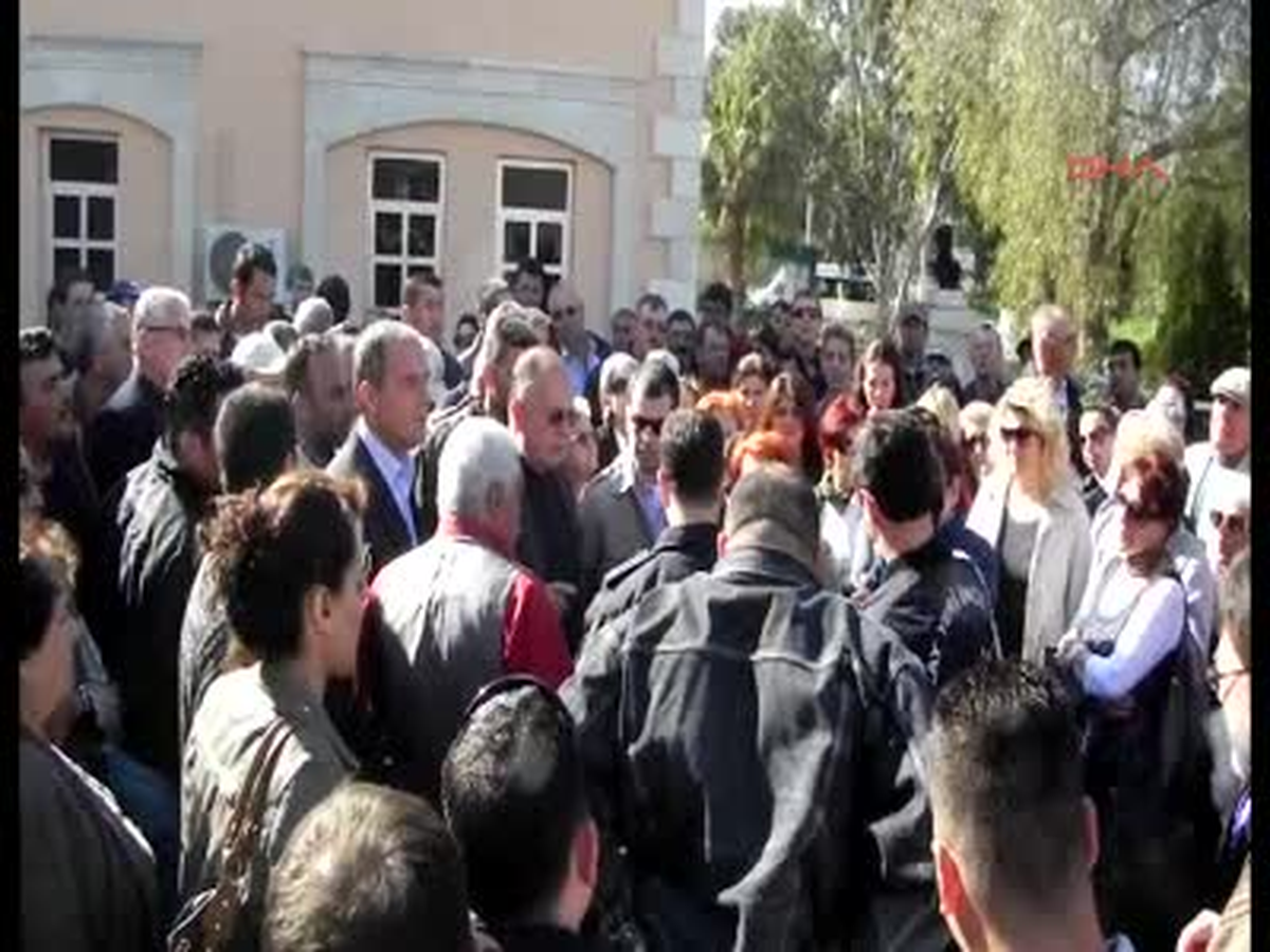 Foça Belediye Başkanına Sopalı Saldırı