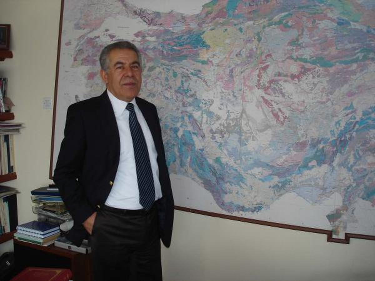 Kabe\'nin Taşları Bizim, Gururu Amerikalı Mimarın